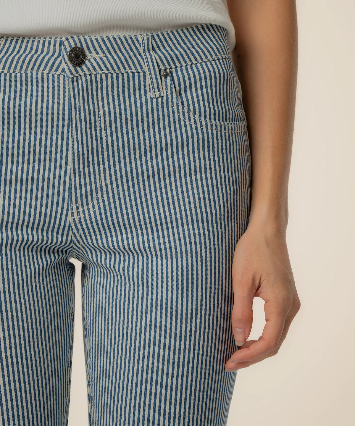 Kut Kelsey High Rise Ankle Flare Jean
