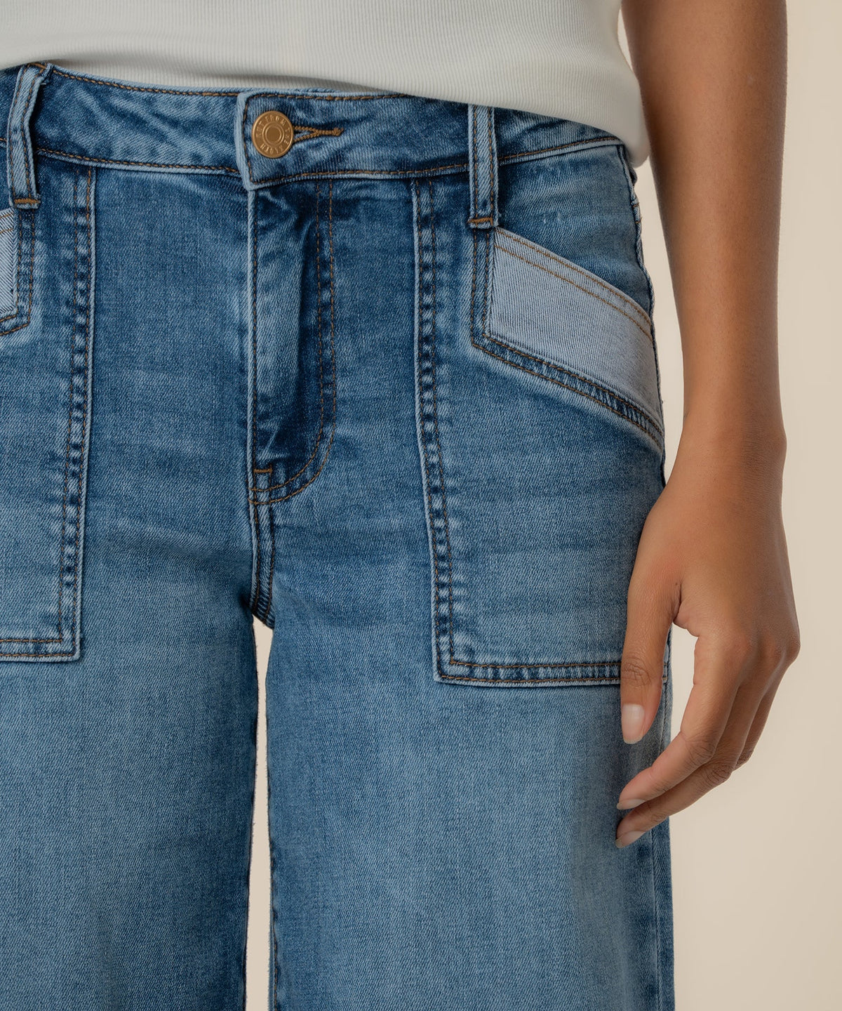 Kut Maya Front Pocket Raw Hem