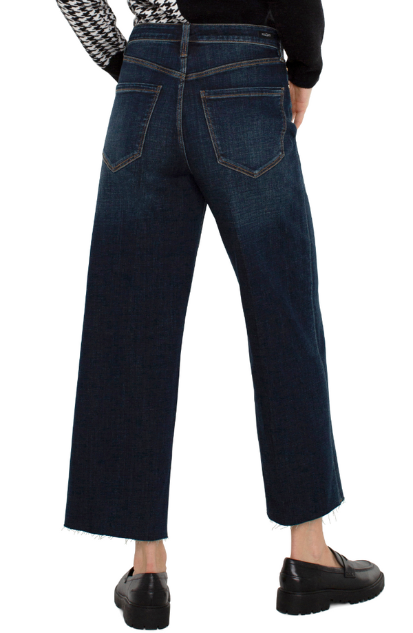 Stride HR Crop w/ Wide Cut Hem