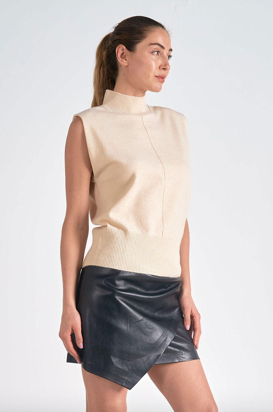 ELN Slvless Mock Neck Sweater