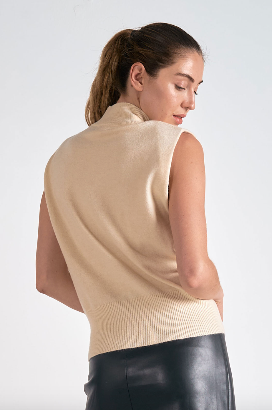 ELN Slvless Mock Neck Sweater