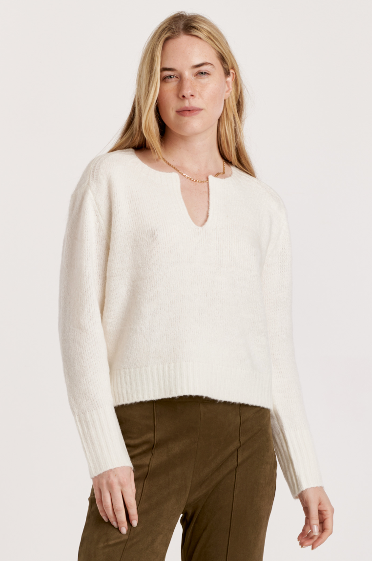 AL Vneck Sweater-Cream