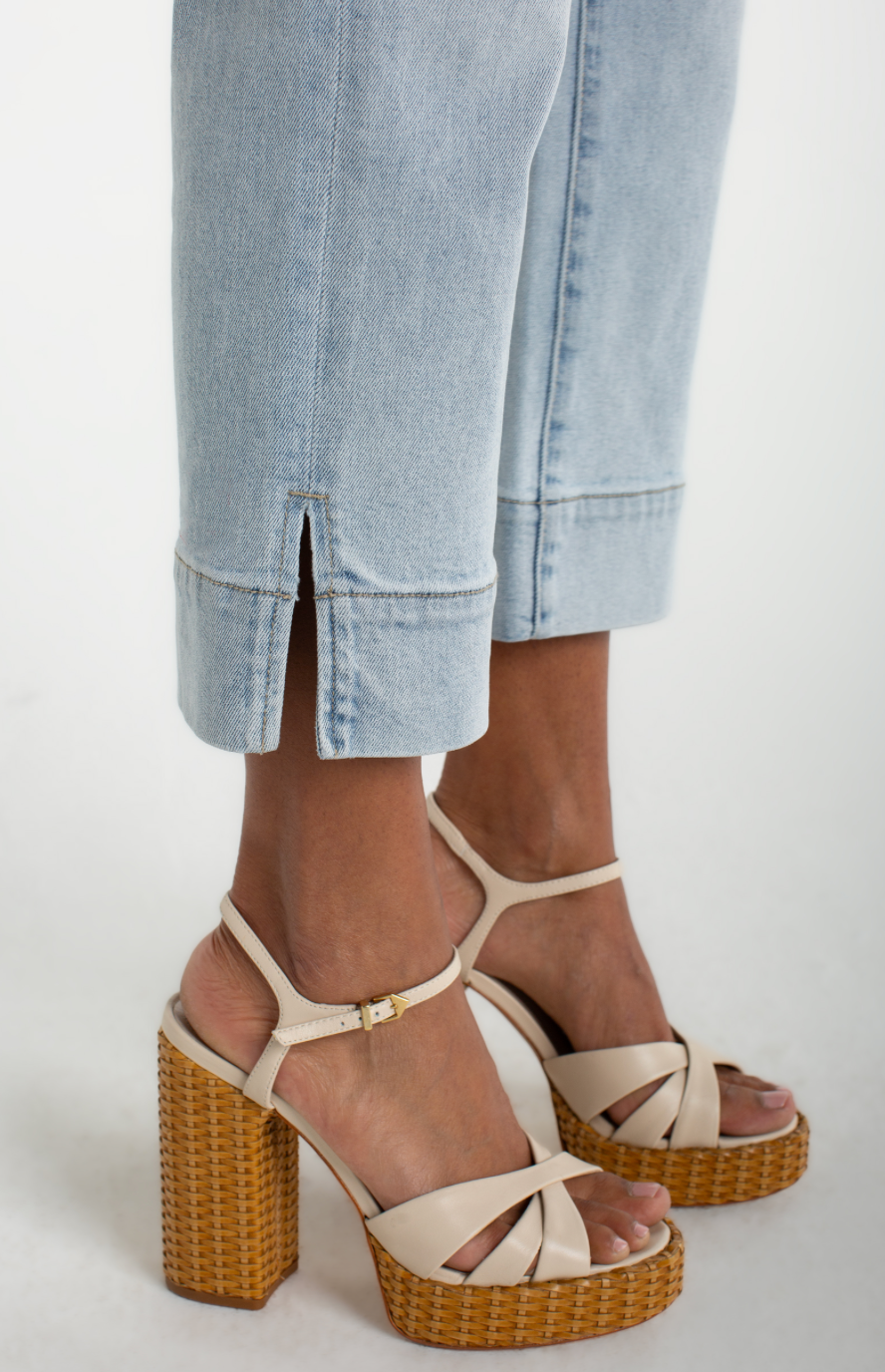 Liverpool Kennedy Crop Straight Jean